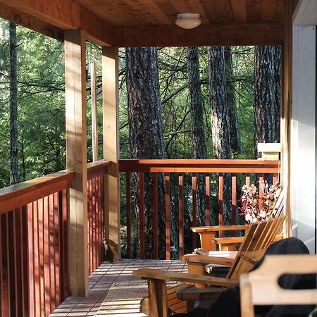 The Perch On Gabriola Bed and Breakfast Buitenkant foto