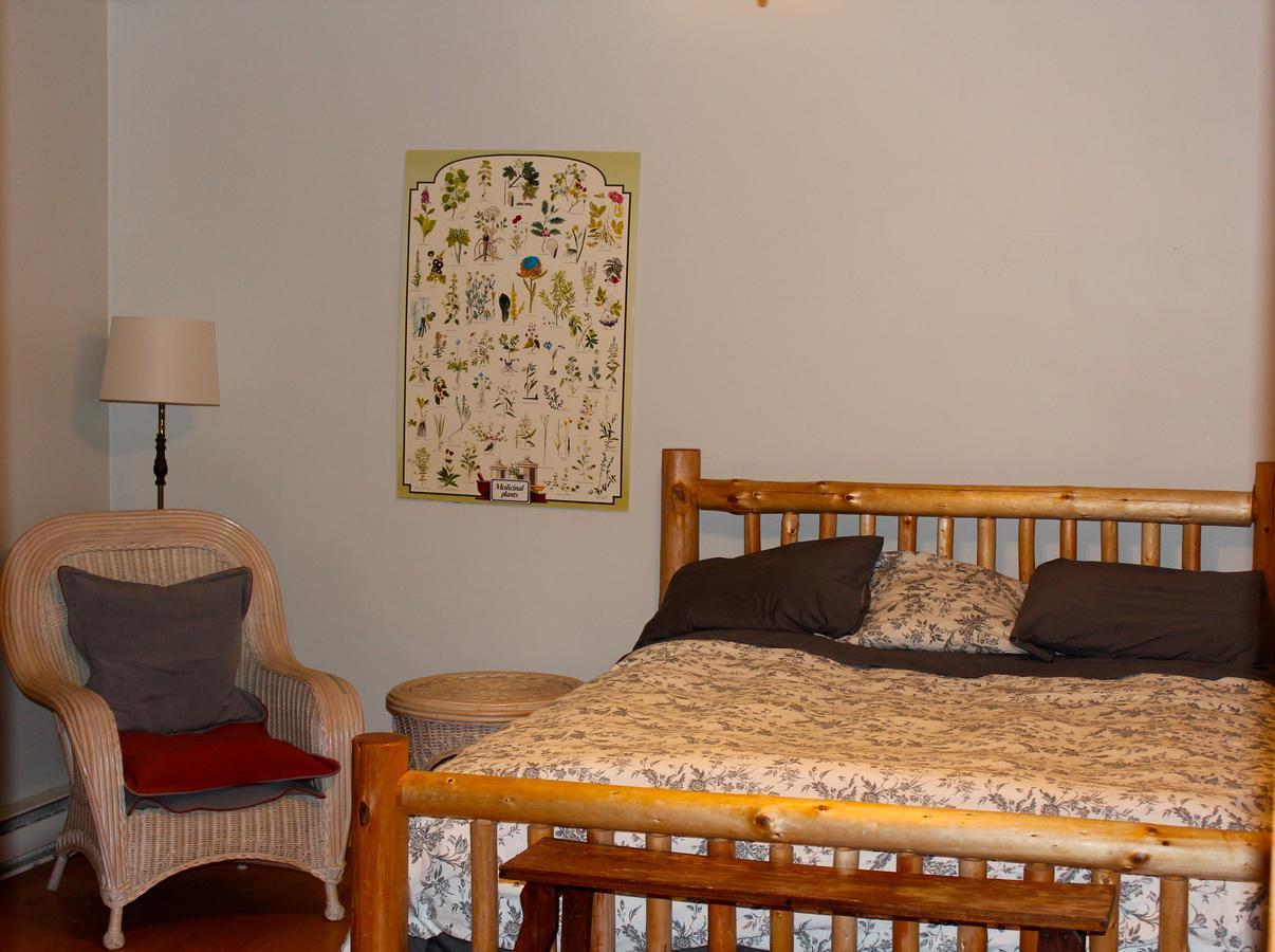 The Perch On Gabriola Bed and Breakfast Buitenkant foto
