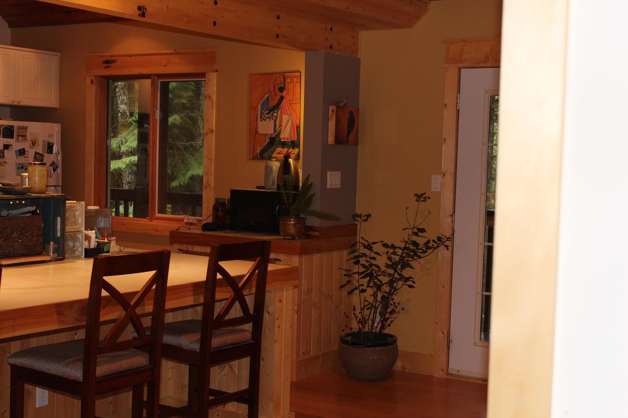 The Perch On Gabriola Bed and Breakfast Buitenkant foto